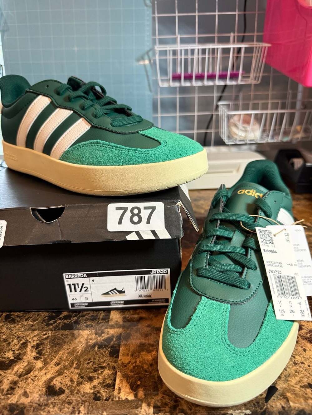 Adidas Barreda Size 11.5 Green White Sneakers JR1320 New With Tags